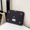 Μαύρη καπιτονέ θήκη laptop με ροζ κεντημένους φιόγκους και σχέδιο με διαμάντια - Μεγάλο / Μαύρο