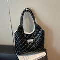 Black quilted tote bag with fashion instinct label and large capacity winter design - Black