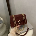 Retro burgundy leopard print crossbody bag with gold chain and U-shaped metal lock - Red