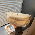 Borsa a tracolla in nylon beige con trama increspata impermeabile e ampia tracolla tessuta - Cachi