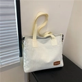Bolso tote minimalista de pana gris claro con correas ajustables y parche de logo - Blanco