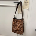 Sac seau classique imprimé léopard avec bandoulière marron foncé pour la mode hiver - Marron