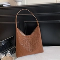 Borsa hobo marrone con stampa leopardata, finitura testurizzata e manico minimalista - Marrone