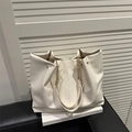 Borsa tote crema in ecopelle con cuciture verticali e catena dorata - Bianco