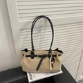 Borsa tote in camoscio beige con finiture in pelle nera e nappa di perline - Senza Pendente / Cachi