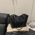 Schicke schwarze große Shopper Tasche aus Kunstleder mit Lychee-Muster und Trägern - Schwarz