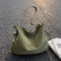 Bolso tote de pana verde con correa de cebra y diseño suave en forma de medialuna - Verde