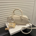 Elegante borsa a cilindro bianco crema con ciondolo mostro in peluche e tracolla - Senza Pendente / Bianco Sporco