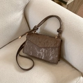 Donkerbruine retro crossbody tas met verticale strepen en gouden hardware - Bruin