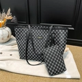 Ensemble de sac fourre-tout noir à monogramme avec pochette et motif trèfle - Noir