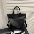 Bolso tote grande de cuero negro con textura de grano y correa bandolera - Negro