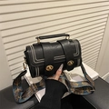 Bolso cilíndrico retro negro con patrón de lichi y correa tejida colorida - Con Colgante / Negro