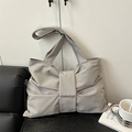 Graue Tragetasche mit stilvollem Schleifendesign aus weichem Strukturstoff für Damen - Grau