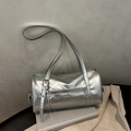 Borsa a cilindro argento metallizzato stile Boston con tracolla regolabile e zip - Argento