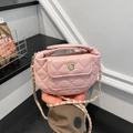 Borsa a tracolla trapuntata rosa per bambine con chiusura a camelia dorata e catena - Rosa Chiaro