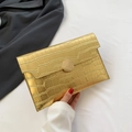 Pochette enveloppe dorée chic avec texture crocodile pour femmes accessoire de fête - Doré