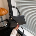 Sac à main noir plissé avec poignée nouée et finition brillante pour femme - Style à Texture Plissée / Noir