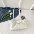 Bolso tote blanco de piel sintética con hebilla decorativa y correa ajustable elegante - Blanco