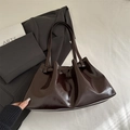 Bolso tote de piel encerada marrón oscuro con acabado plisado brillante - Marrón