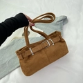 Bolso de hombro vintage en gamuza marrón caramelo con hebilla decorativa y asas largas - Marrón