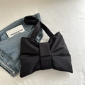 Sac bandoulière chic en nylon noir avec grand nœud et large bandoulière - Noir