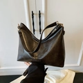 Retro large-capacity underarm bag in coffee brown finish with faux leather texture - No Pendant / Coffee