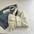 Sac bandoulière en nylon blanc crème en forme de nœud au design minimaliste spacieux - Blanc