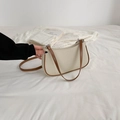 Borsa a mezzaluna retrò in tela color crema con finiture in pelle marrone e tracolla - Stile Contrasto in Tela Bianca / Bianco