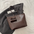 Sac fourre-tout minimaliste marron foncé avec petite pochette zippée en simili cuir mat - Marron