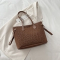 Grande borsa tote leopardata marrone in pelle opaca con dettaglio fibbia laterale - Marrone