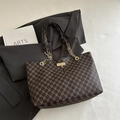 Grand sac cabas marron vintage avec motif classique et bandoulière chaîne dorée - Monogramme Vintage Café