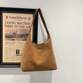 Grande borsa tote marrone in pelle scamosciata con tracolla larga e scritta moda - Marrone