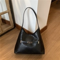 Sac hobo rétro noir gaufré crocodile avec boucle dorée à double anneau - Noir Classique