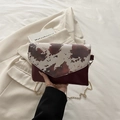 Burgunderrote Umschlagtasche mit Kuhmuster-Klappe und feiner Metallkette für Damen - Rot
