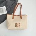 Borsa tote intrecciata beige con manici in pelle marrone e ricamo min min al centro - Bianco Sporco