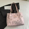 Pink star-moon print large capacity tote bag with gold chain and branded fashion detail - Pink Without Pendant