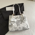 Large capacity tote bag with grey moon print and white plush cloud charm accessory - White With Pendant