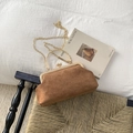 Borsa a tracolla retrò in pelle scamosciata marrone con motivo a rilievo rich rabbit - Marrone