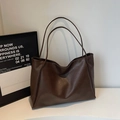 Minimalist large brown tote bag with vintage pleated leather texture and long straps - Brown
