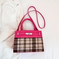 Dettaglio borsa in pelle rosa e tessuto scozzese con fibbia rotante in argento - Rosa Rosso