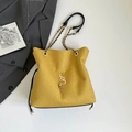 Sac seau jaune pailleté avec logo S doré à franges et bandoulière chaîne - Jaune