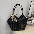 Borsa tote in tweed nero e oro con scollatura a V e sciarpa di seta decorativa raffinata - Nero