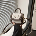 Mini borsa a tracolla modello sella con stampa ciliegie e manico in pelle marrone - Marrone