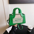 Sac à main en cuir vert et toile avec broderie BEPRO et détails en métal doré - Vert