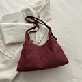 Bolso hobo minimalista burdeos de gamuza con correa ajustable y acabado mate - Rojo