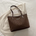 Large leopard print tote bag in dark brown with metal fashion tag and long handles - No Pendant / Brown