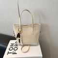 Sac seau blanc crème avec pendentif perlé et bandoulière amovible pour femme - Avec Pendentif / Blanc