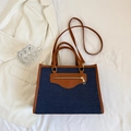 Bolso tote de mezclilla azul marino con ribete de cuero marrón y cremallera dorada - Azul oscuro