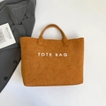 Caramelfarbene Wildleder-Einkaufstasche mit weißem TOTE BAG-Schriftzug für Damen - Braun