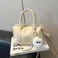 Sac Boston blanc crème en cuir PU grainé avec broderie Fashion Air Paris chic - Blanc Avec Pendentif